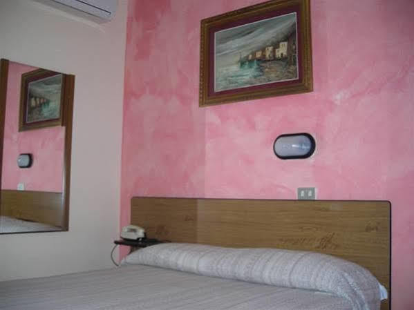 Hotel Cristal Bari Exterior foto